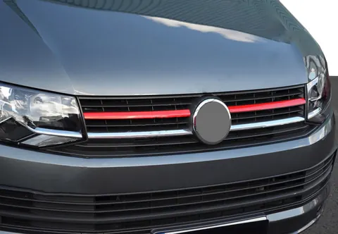 Накладки на решітку верхня 2015-2019 (2 шт, червоні) для Volkswagen T6 рр — Volkswagen T6 2015-2024 гг. DianaParts