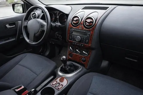 Накладки на панель Титан для Nissan Qashqai 2007-2010 рр — Nissan Qashqai 2007-2010 гг. DianaParts