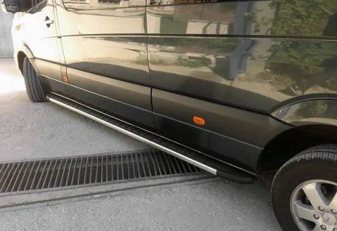 Бокові пороги Duru (2 шт., алюміній) Середня база - задній привід для Mercedes Sprinter W907/W910 2018- рр — Mercedes Sprinter W907/W910 2018- гг. DianaParts
