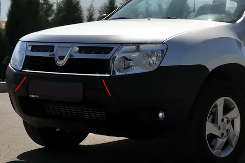 Смужка на решітку радіатора 2008-2014 (нерж.) для Dacia Duster рр — Dacia Duster 2008-2018 гг. DianaParts
