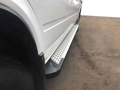 Бокові пороги Allmond Grey (2 шт., алюм.) Середня база для Mercedes Sprinter W901/902/903/904/905 1995-2006 рр — Mercedes Sprinter W901/902/903/904/905 1995–2006 гг. DianaParts