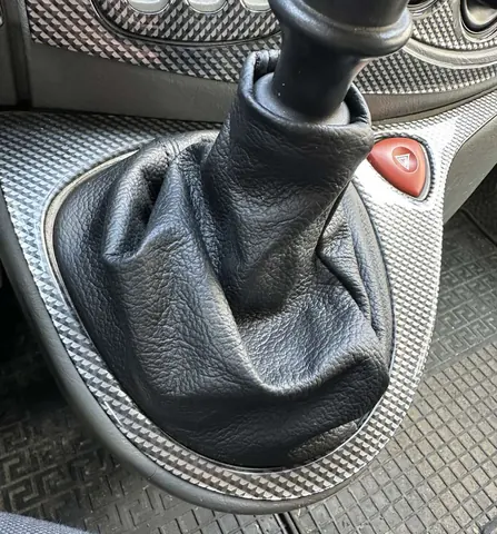Шкіряний чохол КПП для Renault Trafic 2001-2015 рр — Renault Trafic 2001–2015 гг. DianaParts