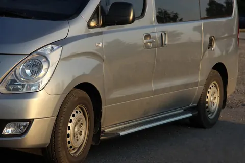 Бокові пороги Allmond Grey (2 шт., алюм.) для Hyundai H300, H1, Starex 2008-2020 рр — Hyundai H300, H1, Starex 2008-2020 гг. DianaParts