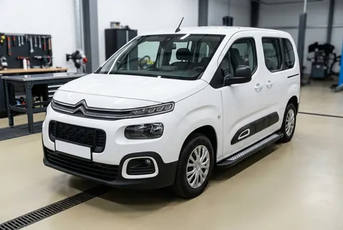 Бокові пороги New Vision Black (2 шт., алюміній) Коротка база для Citroen Berlingo/Multispace 2018- рр — Citroen Berlingo/Multispace 2018- гг. DianaParts