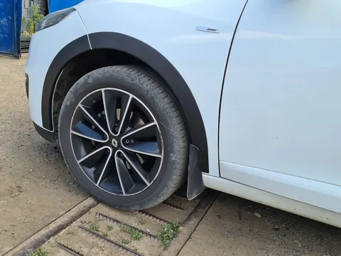 Накладки на арки (8 шт, чорні) SW, ABS - пластик для Renault Megane III 2009-2016 рр — Renault Megane III 2009-2016 гг. DianaParts