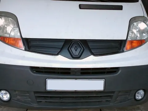 Зимова верхня накладка на решітку 2001-2007, Матова для Renault Trafic рр — Renault Trafic 2001–2015 гг. DianaParts