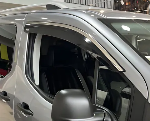 Вітровики з хромованим молдингом (2 шт, Niken) для Opel Combo 2019- рр — Opel Combo 2019- гг. DianaParts