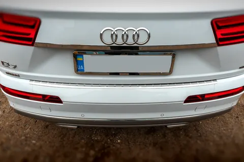 Хром планка над номером (нерж) для Ауди Q7 2015-2026 рр — Audi Q7 2015–2026 гг. DianaParts