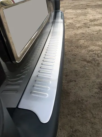 Накладки на задній бампер Матова (Omsa, нерж.) для Opel Vivaro 2001-2015 рр — Opel Vivaro 2001–2015 гг. DianaParts