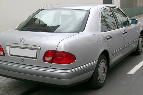 Накладка над номером (Sedan) Полірована нержавіюча сталь для Mercedes E-сlass W210 1995-2002 рр — Mercedes E-сlass W210 1995-2002 гг. DianaParts