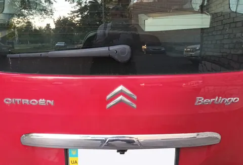 Хром планка над номером (нерж) для Peugeot Partner Tepee 2008-2018 рр — Peugeot Partner Tepee 2008-2018 гг. DianaParts