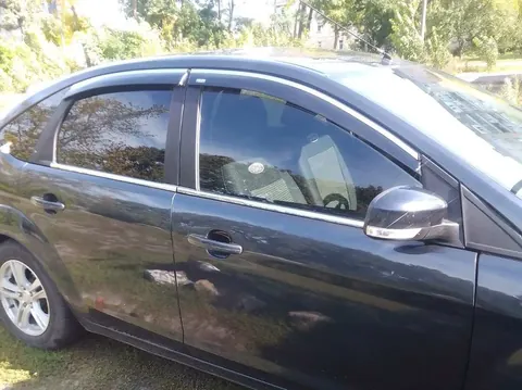 Вітровики з хромованим молдингом SD/HB (4 шт, Niken) для Ford Focus II 2005-2008 рр — Ford Focus II 2005-2008 гг. DianaParts