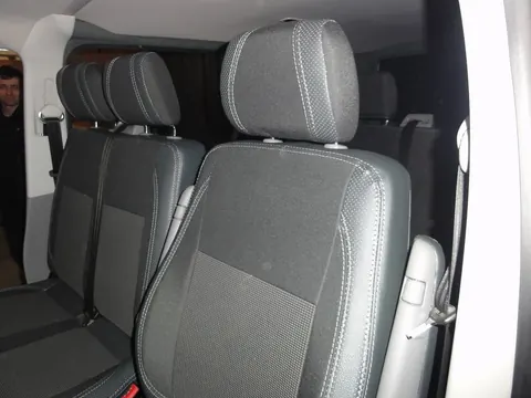 Авточохли (екошкіра та тканина, Premium) Повний салон для Volkswagen T5 Caravelle 2004-2010 рр — Volkswagen T5 Caravelle 2004-2010 гг. DianaParts