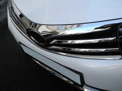Накладка на решітку радіатора (2013-2016, нерж.) для Toyota Corolla рр — Toyota Corolla 2013-2019 гг. DianaParts