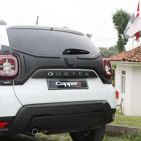 Пластикова накладка на кришку багажника (3 деталі) для Renault Duster 2018-2024 рр — Renault Duster 2018-2024 гг. DianaParts