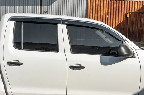 Вітровики з хромованим молдингом (4 шт, Niken) для Volkswagen Amarok 2010-2022 рр — Volkswagen Amarok 2010-2022 гг. DianaParts