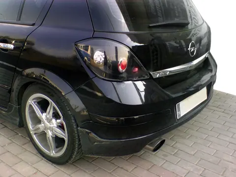 Задня нижня накладка HB (під фарбування) для Opel Astra H 2004-2013 рр — Opel Astra H 2004-2013 гг. DianaParts